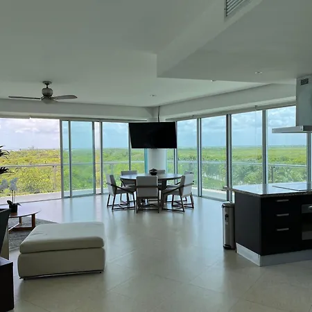 Beach, Pool 3Br Apartment - 8 Guests